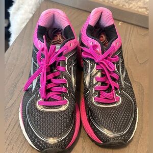 Brooks Adrenaline GTS 16 running shoes in gray‎ and pink